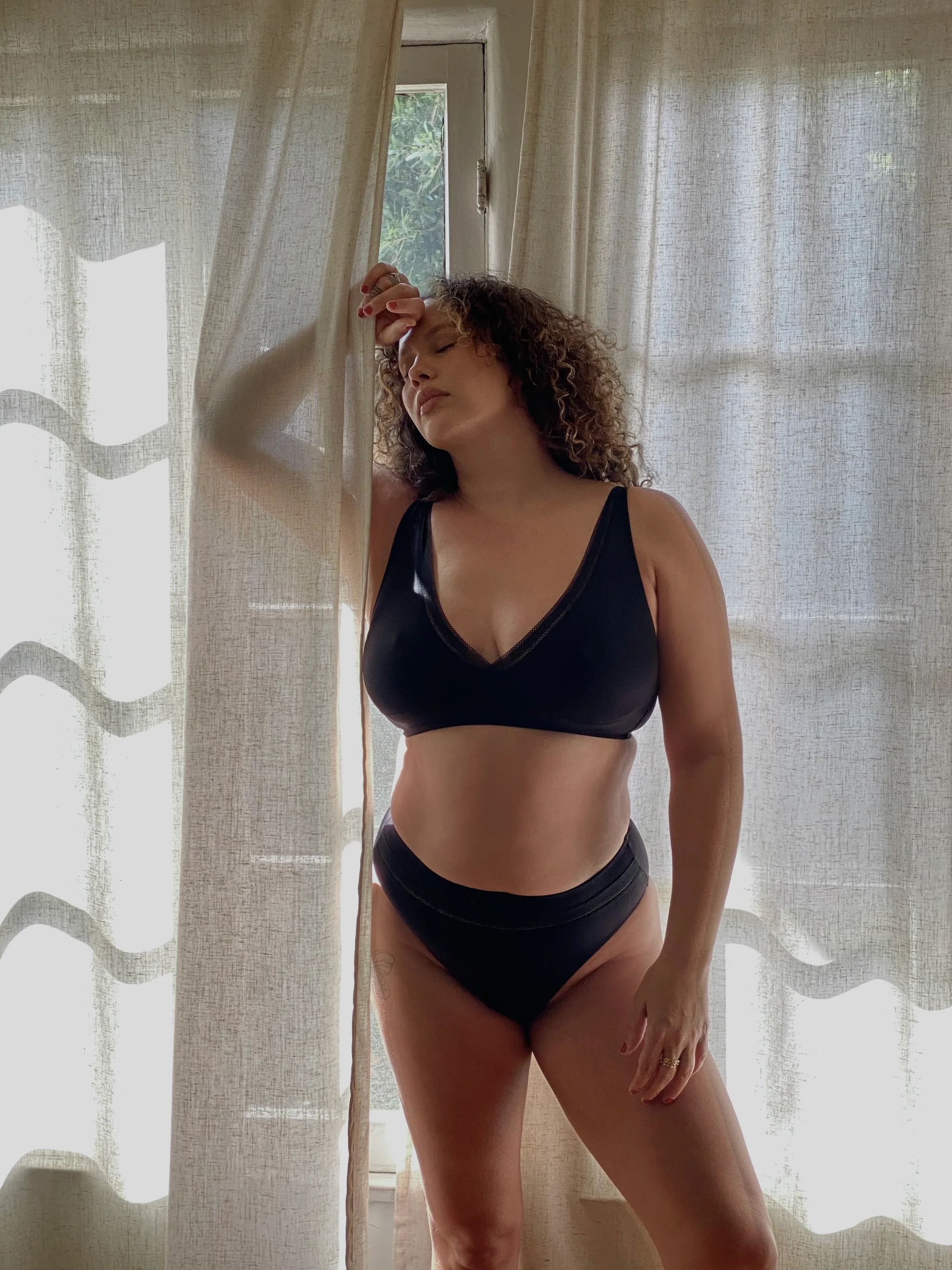 Nano Soft Cup Plunge Bra | Black - Image 6